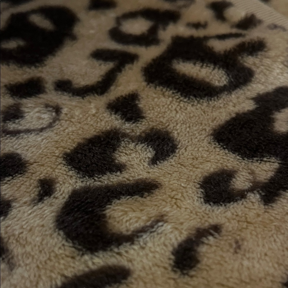 Leopard Print Cozy Sleep Set - Picture 3 of 3
